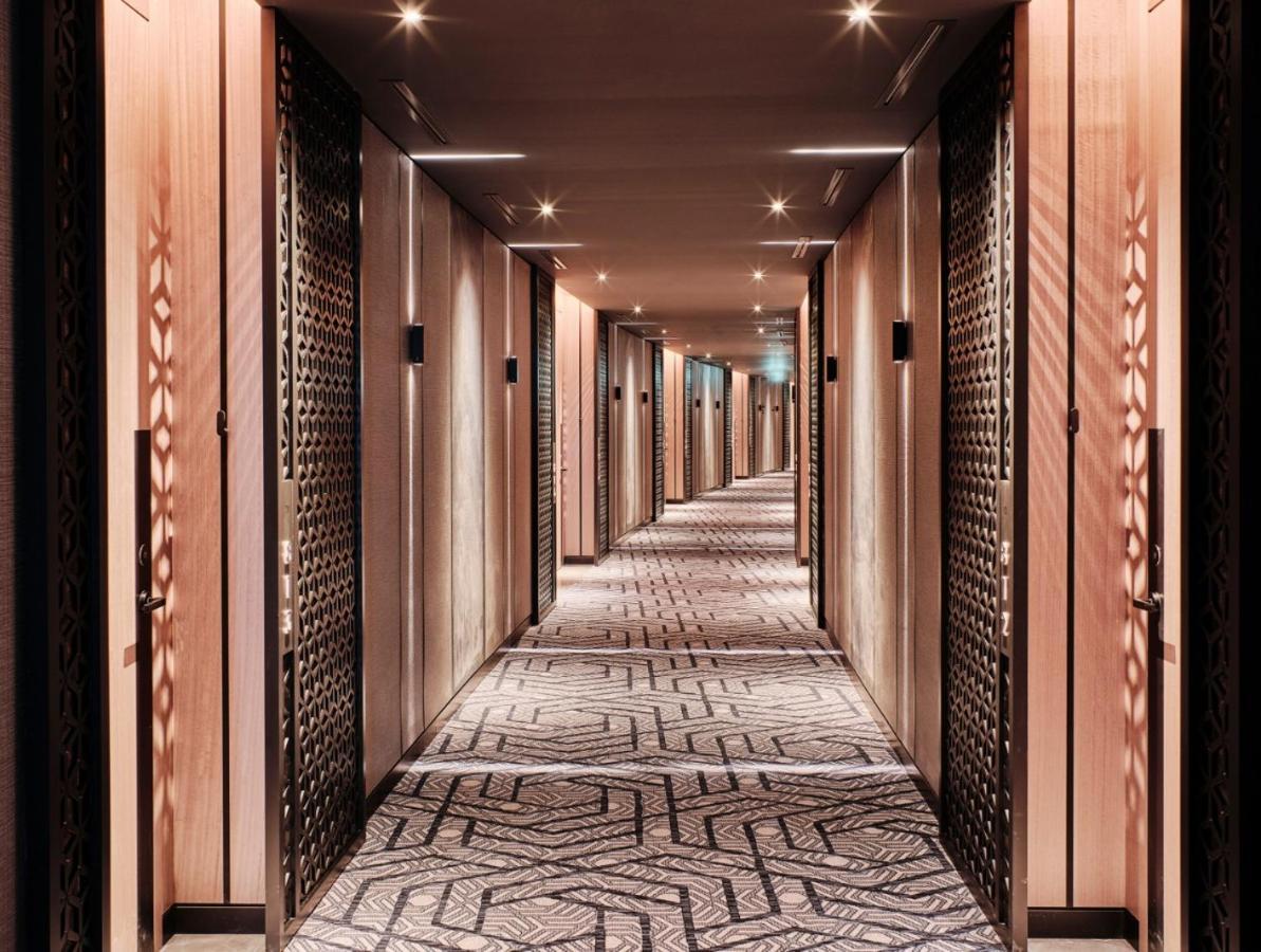 Grand Hyatt Kuwait Ξενοδοχείο Κουβέιτ Εξωτερικό φωτογραφία A corridor at the hotel