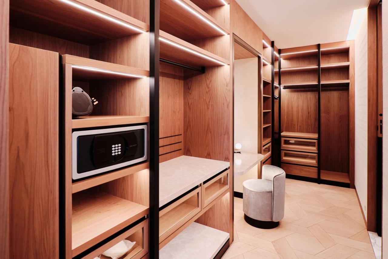 Grand Hyatt Kuwait Ξενοδοχείο Κουβέιτ Εξωτερικό φωτογραφία A walk-in closet