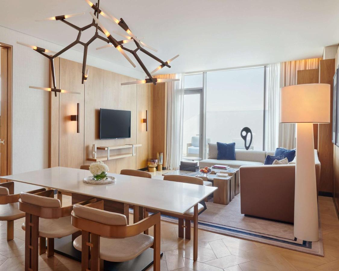 Grand Hyatt Kuwait Ξενοδοχείο Κουβέιτ Εξωτερικό φωτογραφία A suite at the hotel