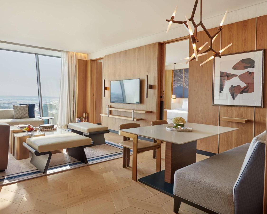 Grand Hyatt Kuwait Ξενοδοχείο Κουβέιτ Εξωτερικό φωτογραφία A suite at the hotel