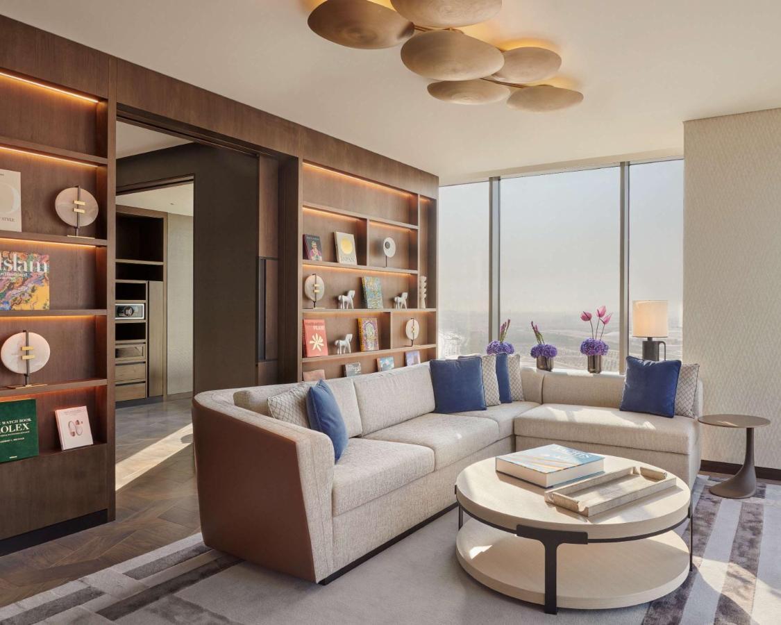 Grand Hyatt Kuwait Ξενοδοχείο Κουβέιτ Εξωτερικό φωτογραφία A living room at the Ritz-Carlton, DIFC