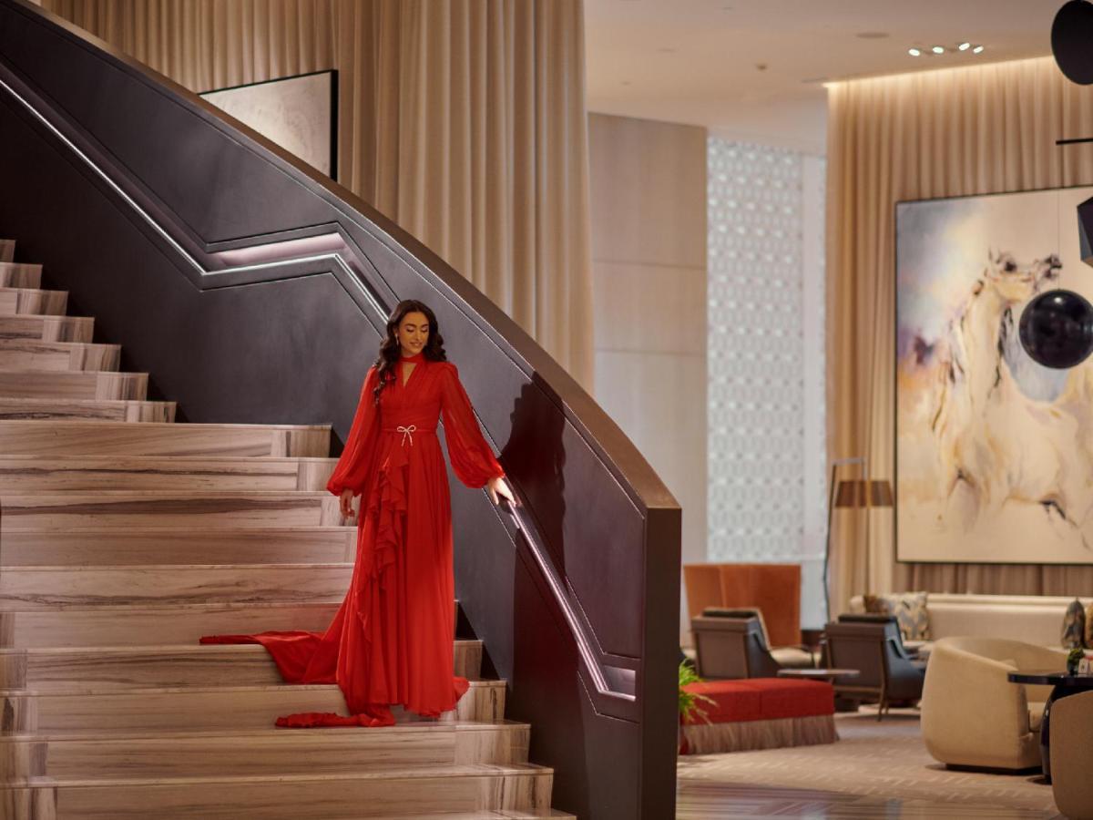 Grand Hyatt Kuwait Ξενοδοχείο Κουβέιτ Εξωτερικό φωτογραφία A model in a red dress