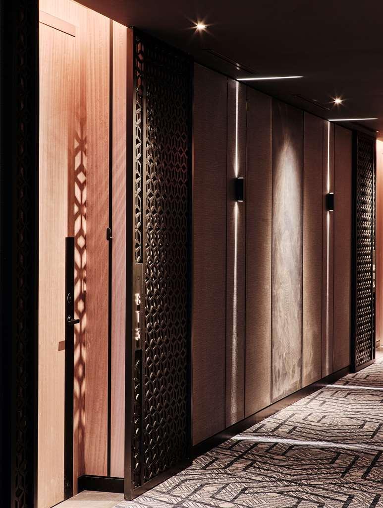 Grand Hyatt Kuwait Ξενοδοχείο Κουβέιτ Δωμάτιο φωτογραφία Doors of the hotel