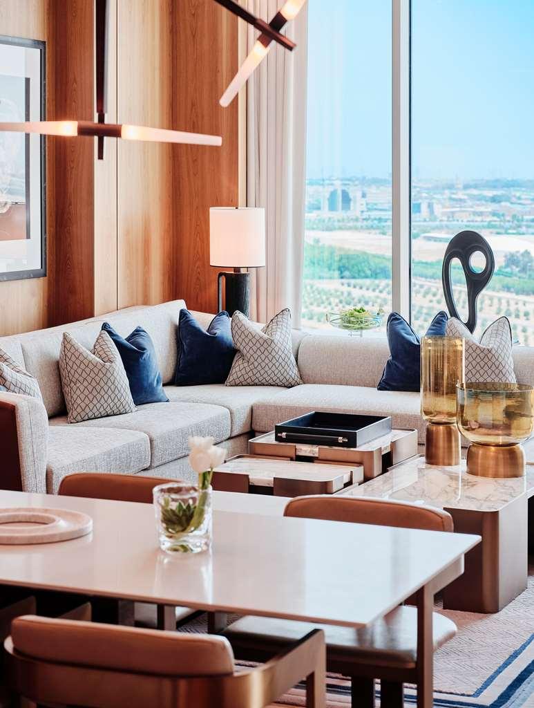 Grand Hyatt Kuwait Ξενοδοχείο Κουβέιτ Δωμάτιο φωτογραφία The living room of a three-bedroom residence